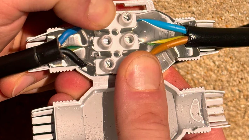 IP68 waterproof connector Raytech Betty 4