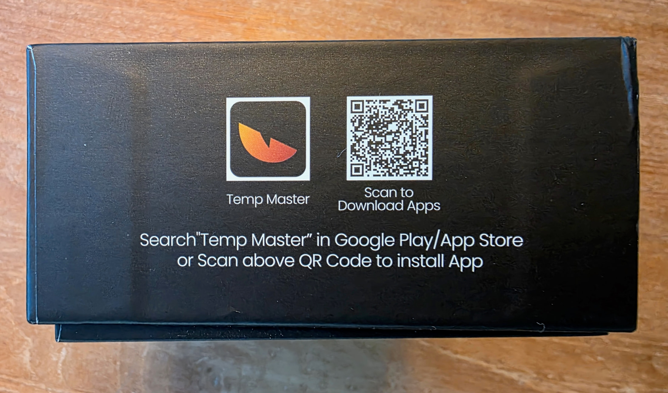 Cara lateral de la caja Thermal Master P3 con el código QR de la aplicación Temp Master