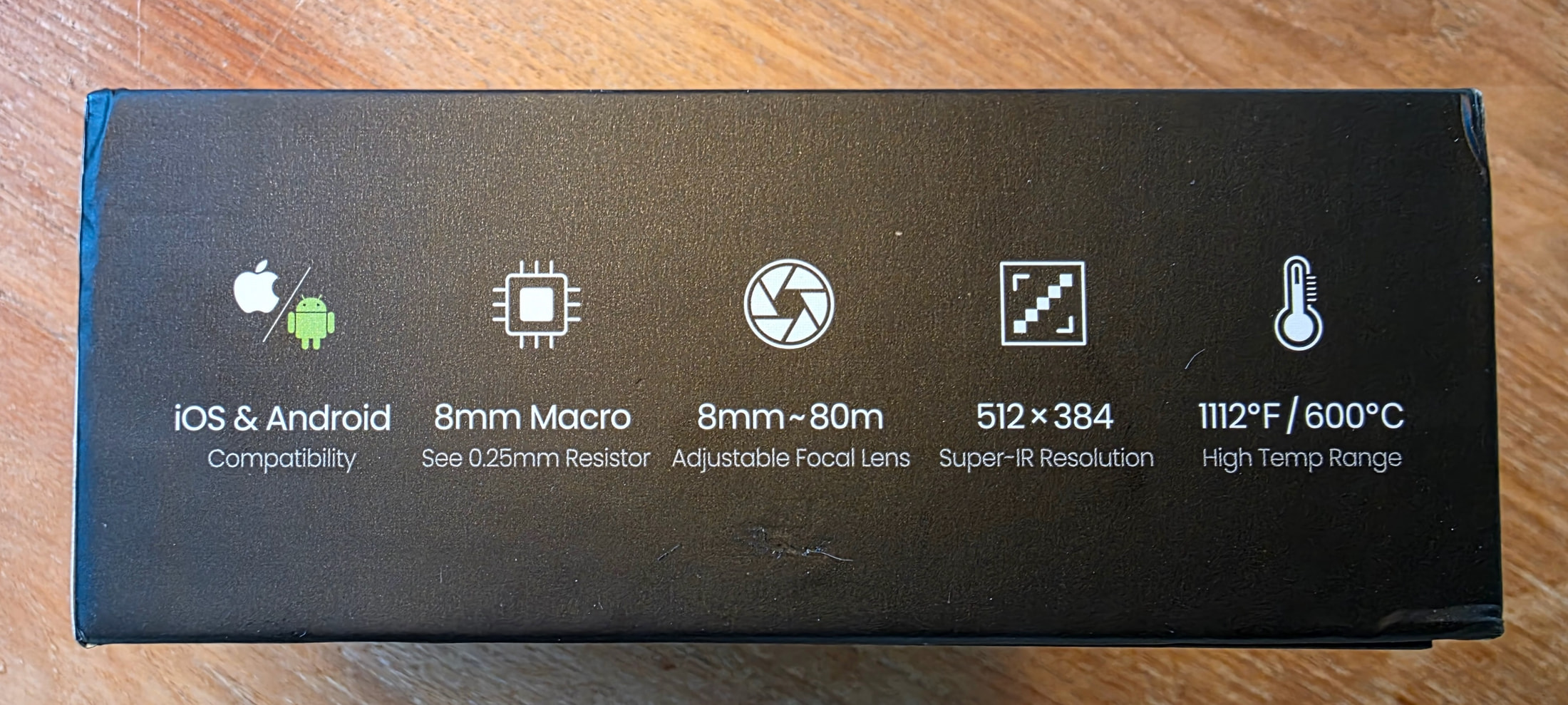 Cara lateral de la caja Thermal Master P3 con las especificaciones técnicas y la mención 512 × 384