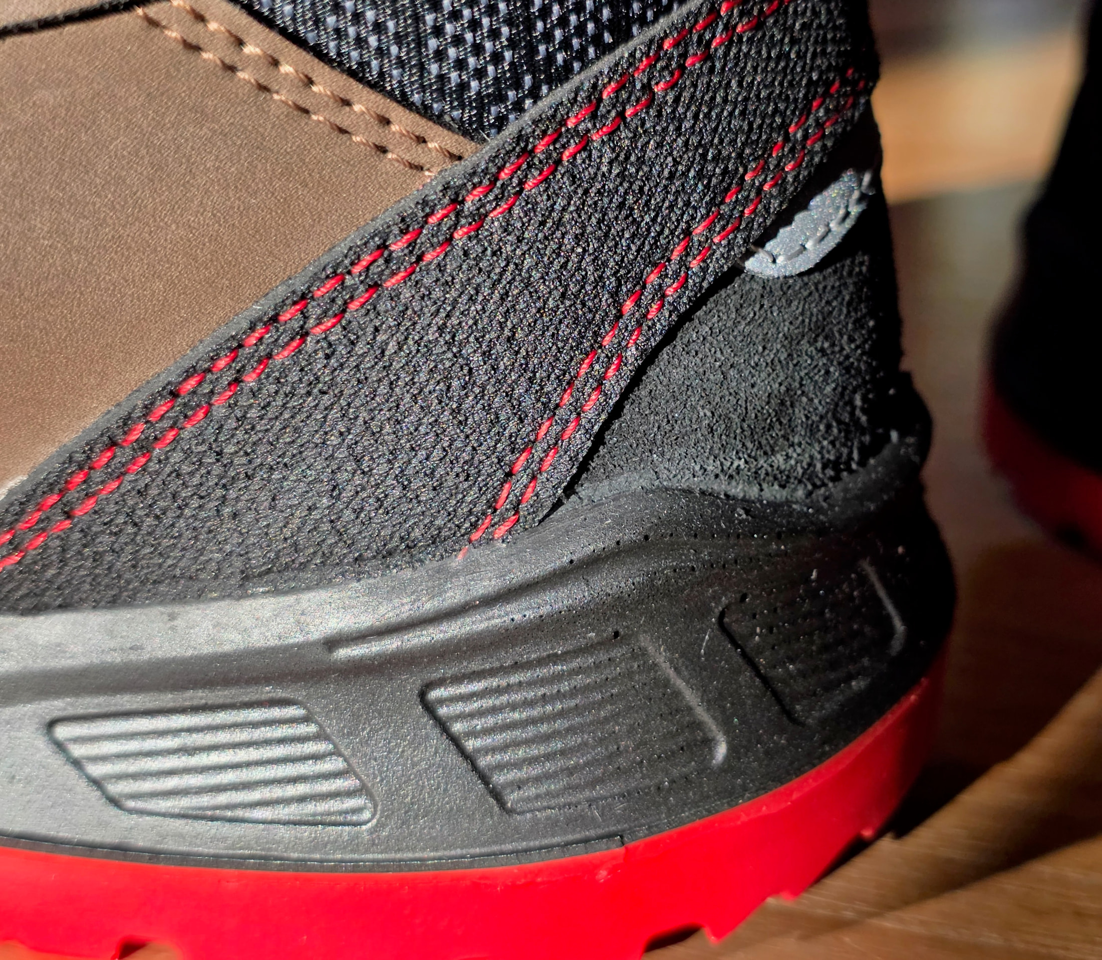 Close-up of the heel of the Ilkott Mid G boot, red topstitching and black midsole