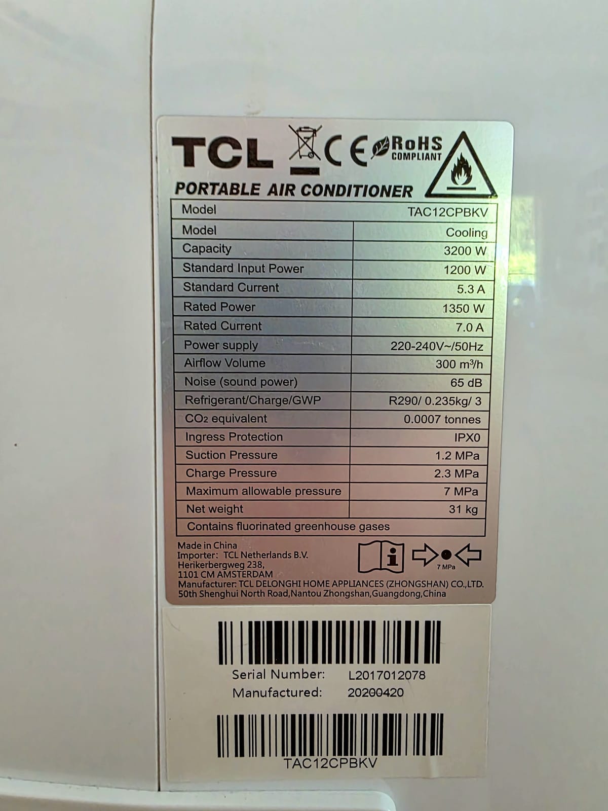 Étiquette signalétique d'un climatiseur mobile TCL : Capacity 3200 W et Standard Input Power 1200 W