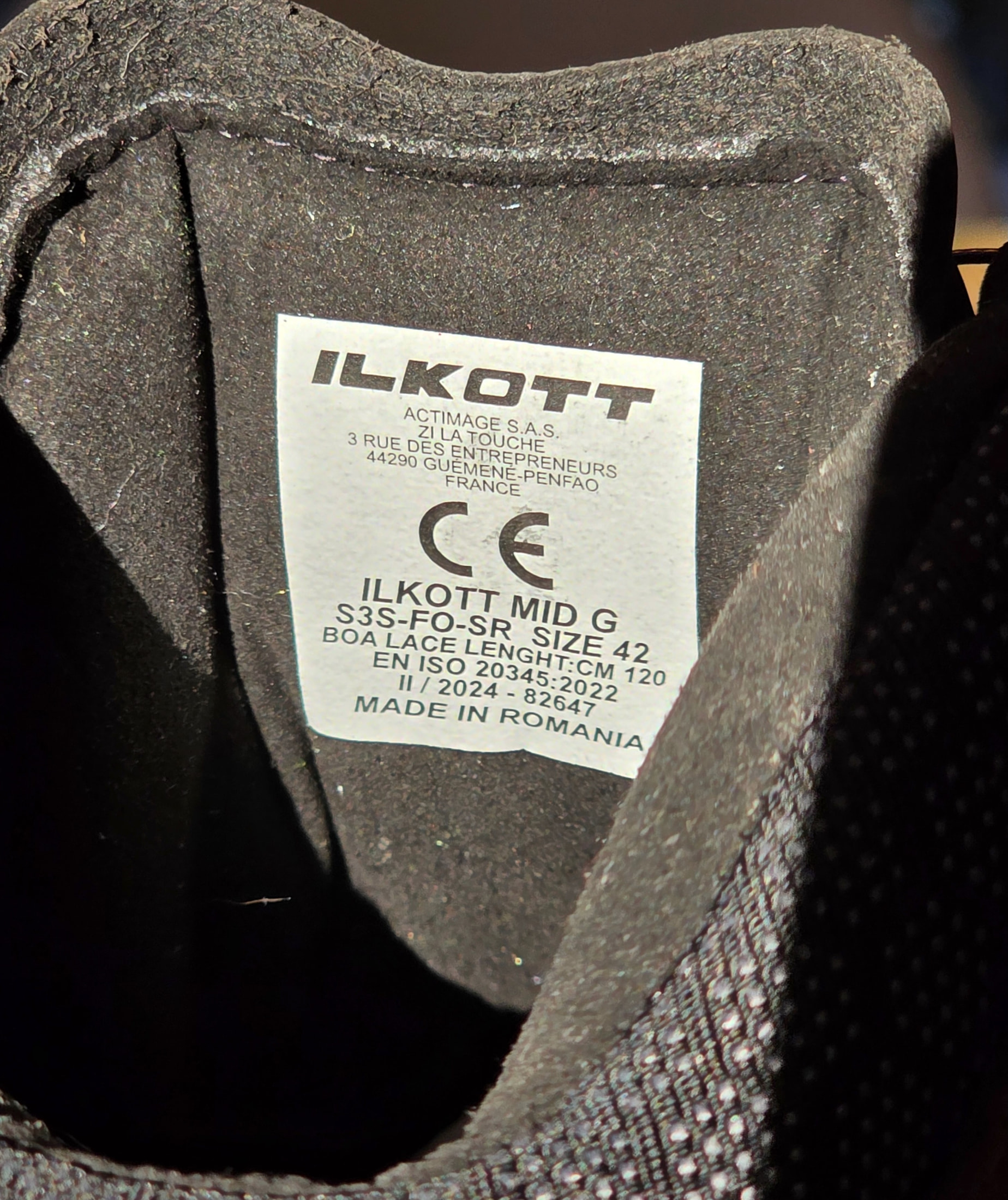 Inside label of the Ilkott Mid G shoe, size 42, reference A30NILKOTT G and S3S FO SR markings