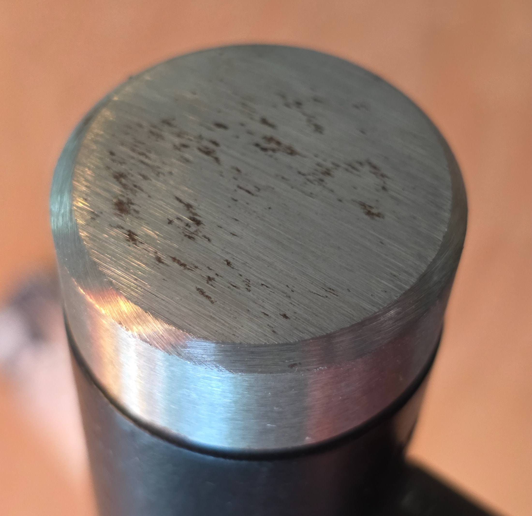 Round metal striking face of the PICARD Meisselmeister 0030490-600 with its tubular handle