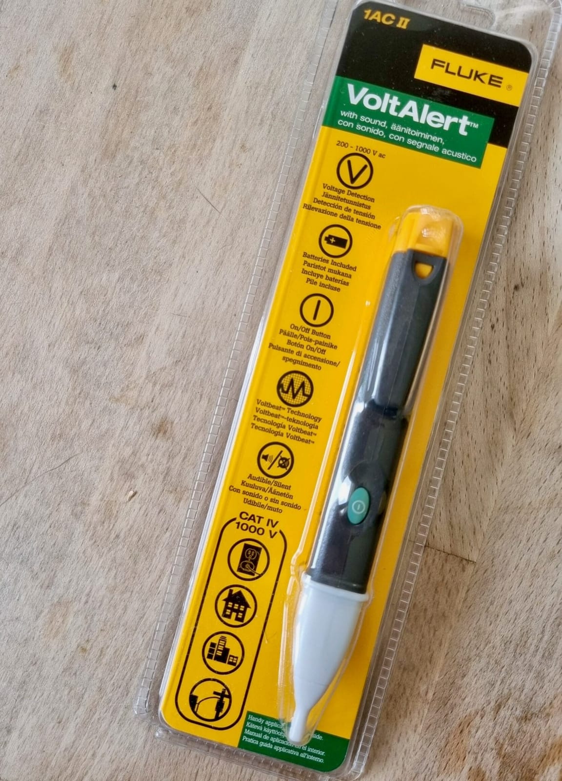 Testeur de tension sans contact Fluke VoltAlert de type stylo