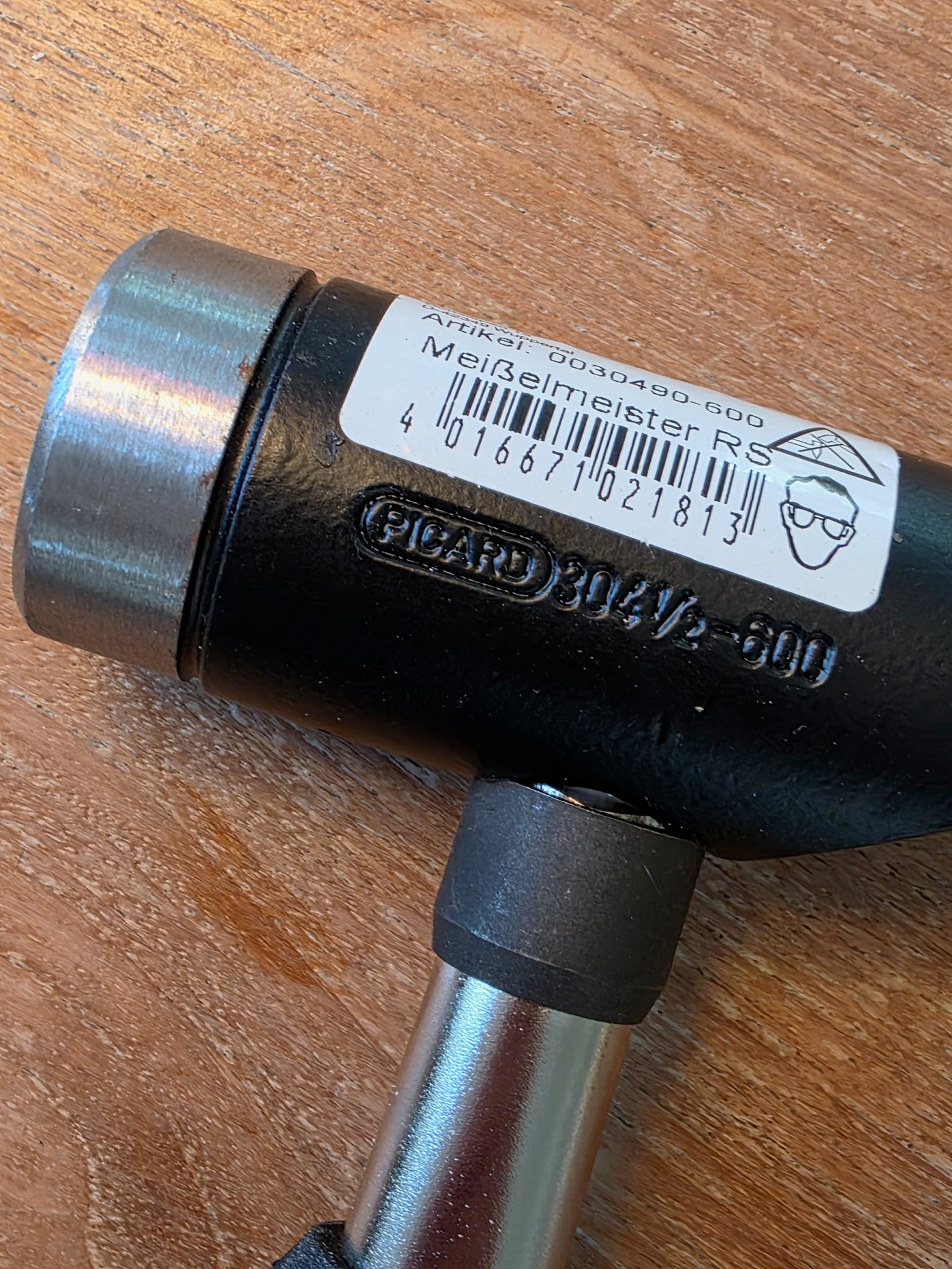Close-up of the head of the PICARD Meisselmeister chisel hammer with the white reference label 0030490-600