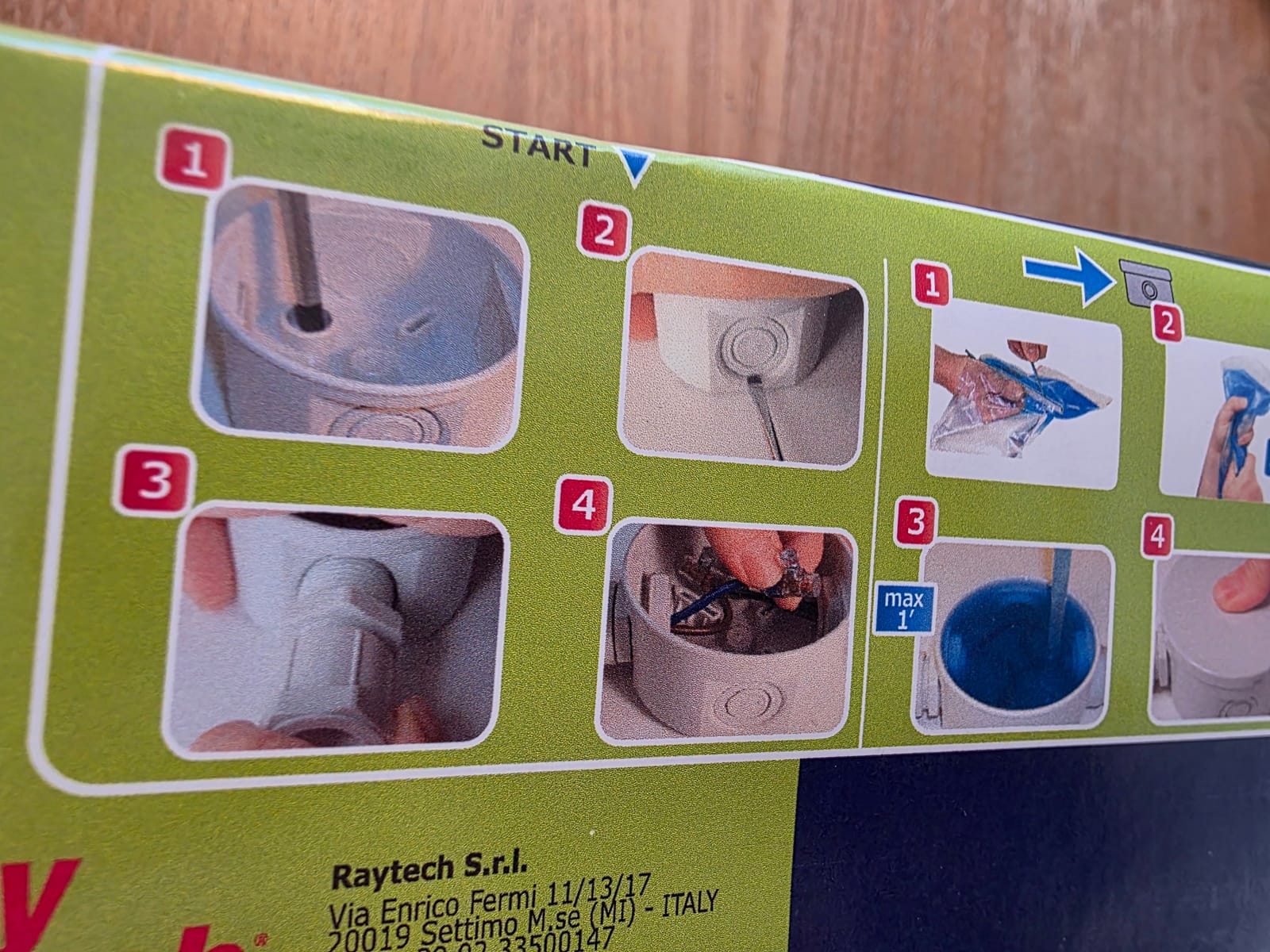 Istruzioni di montaggio stampate sul retro della scatola Magic Box Raytech, passaggi numerati