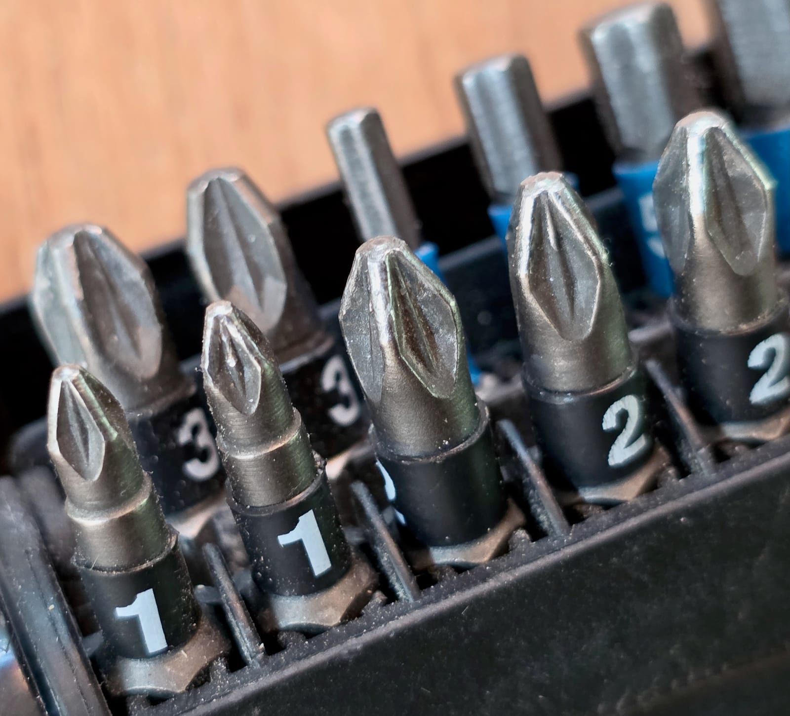 Primo piano delle punte Wera del Bit-Check 30, impronte Pozidriv PZ