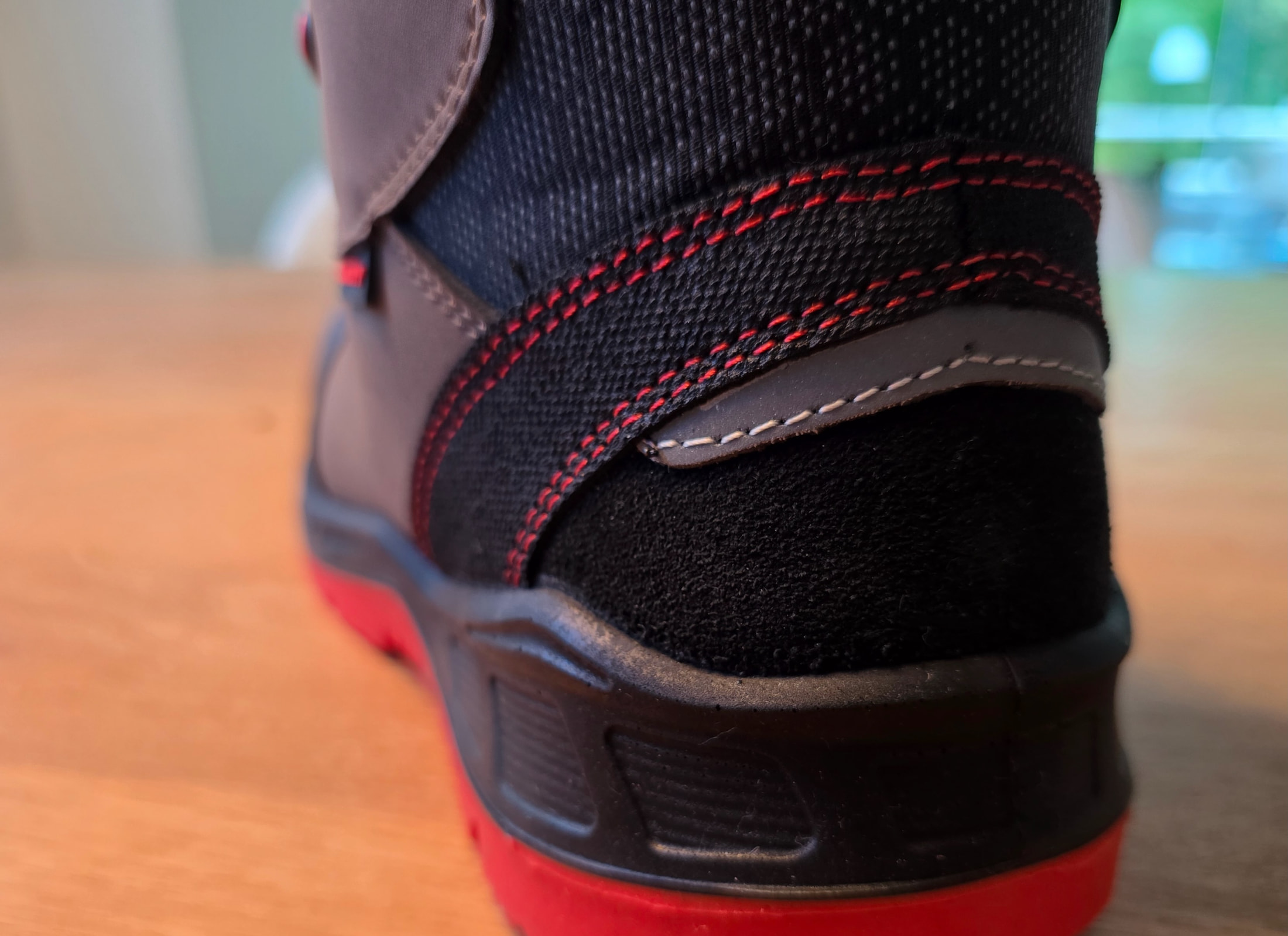 Rear view of the Ilkott Mid model G boot, red sole and red overstitching