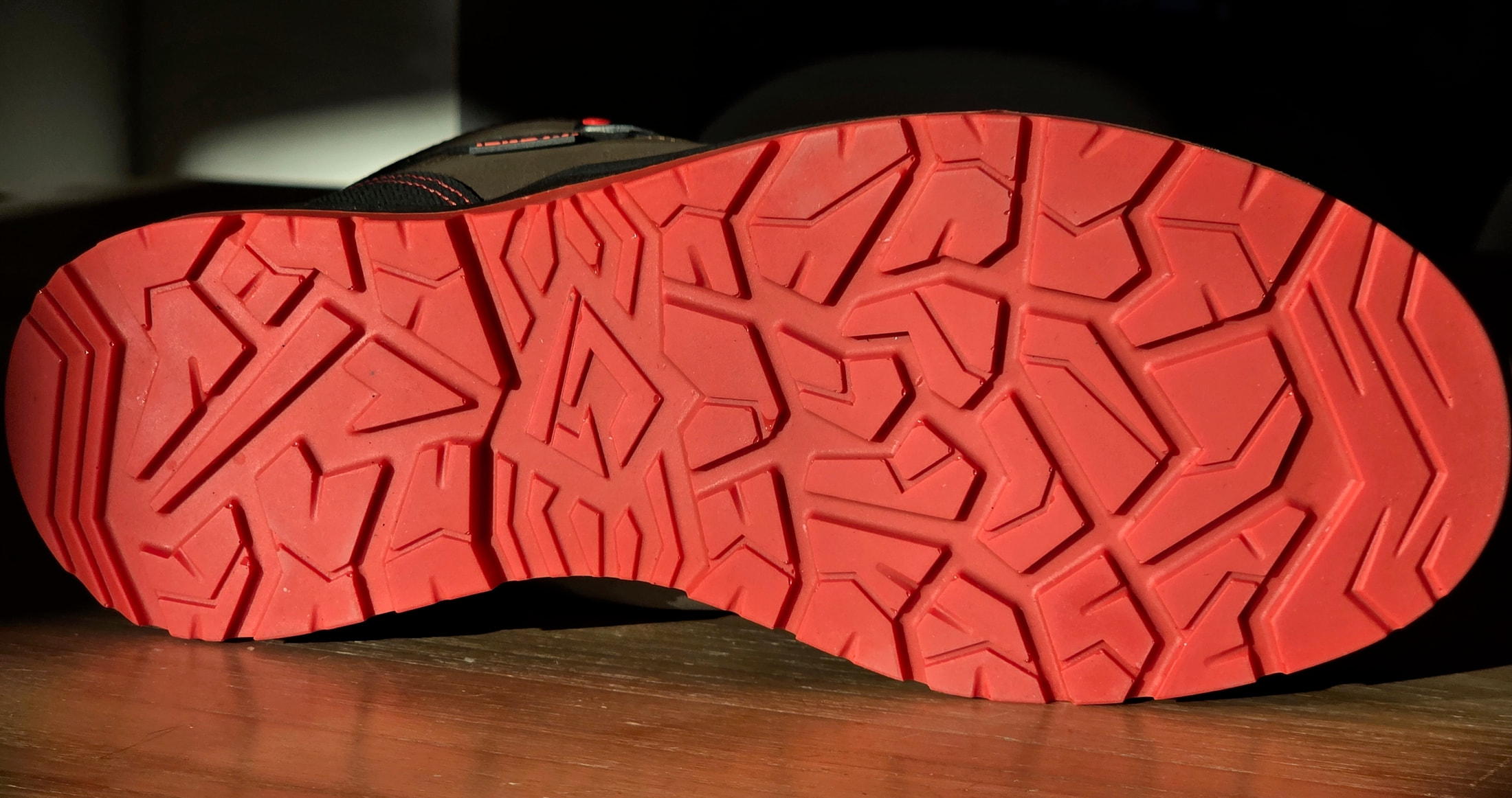 Underside of the red sole of the Ilkott Mid G boot with geometric lugs
