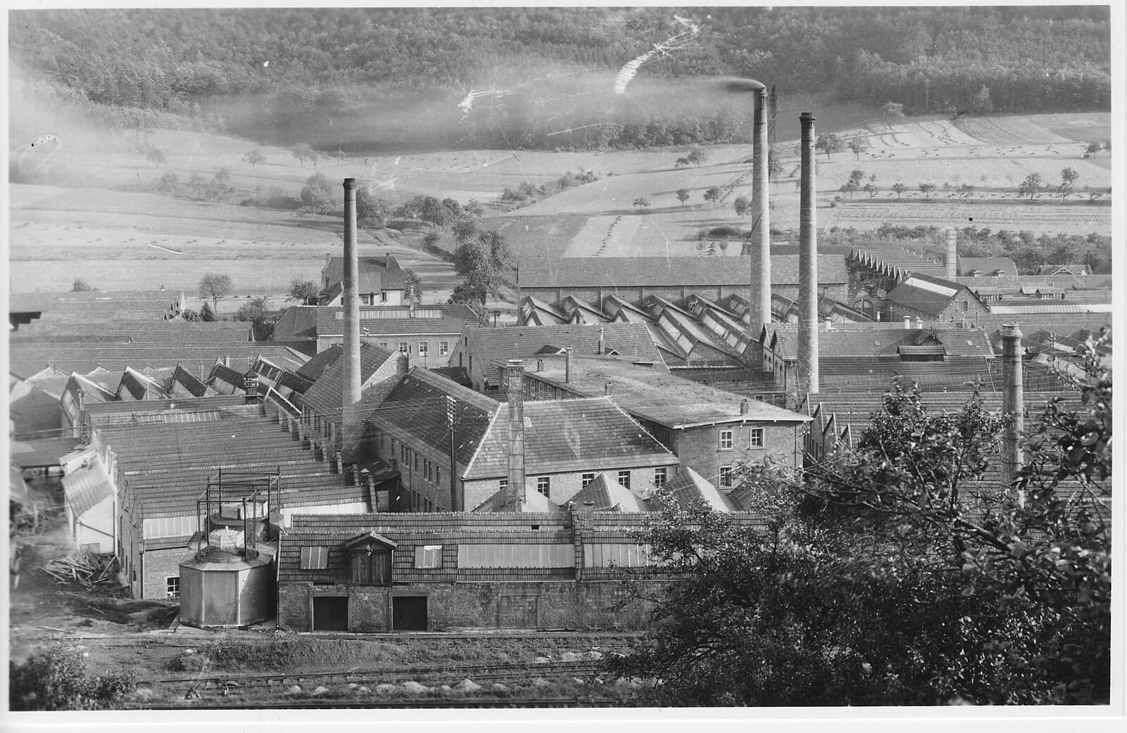 Veduta d'archivio in bianco e nero della Meterfabrik ad Annweiler nel 1926