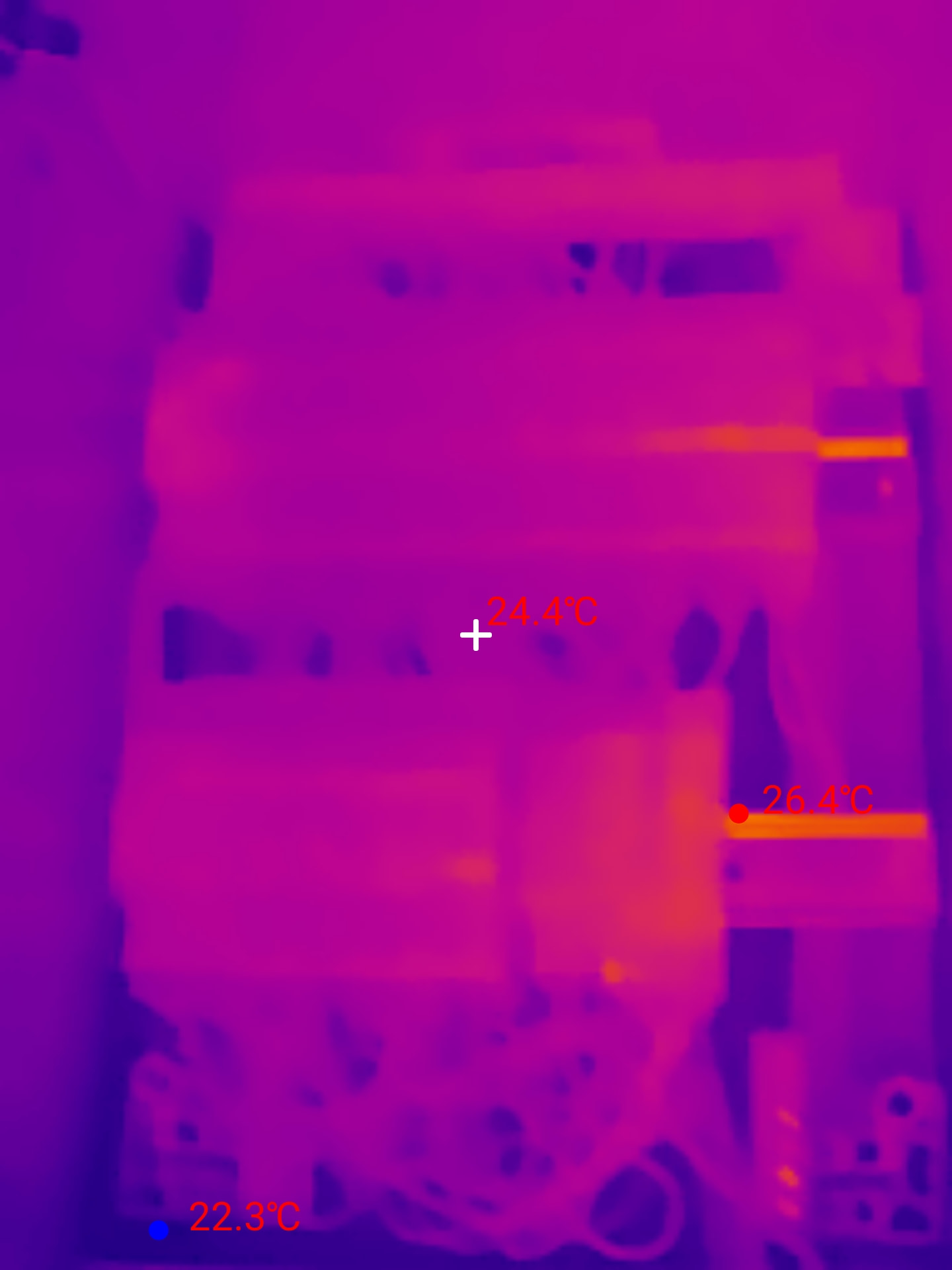 Termografía de un cuadro eléctrico con 26,4 °C en el máximo, 24,4 °C en el centro y 22,3 °C en el mínimo