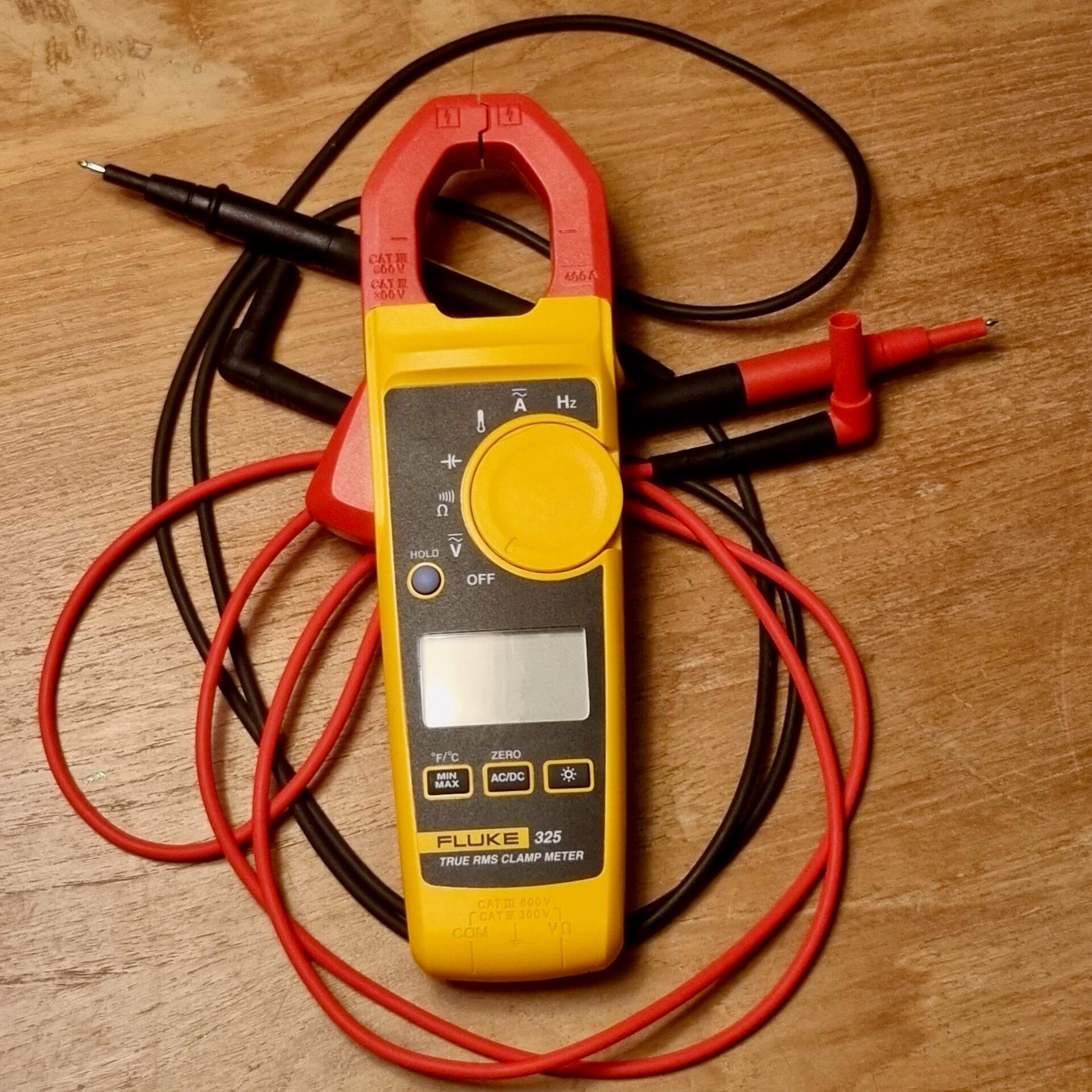 Fluke 325 clamp multimeter resting on a table